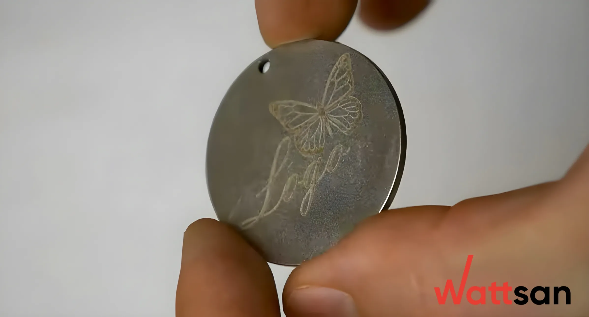 日韩一区二区三区精品 engraving on metal