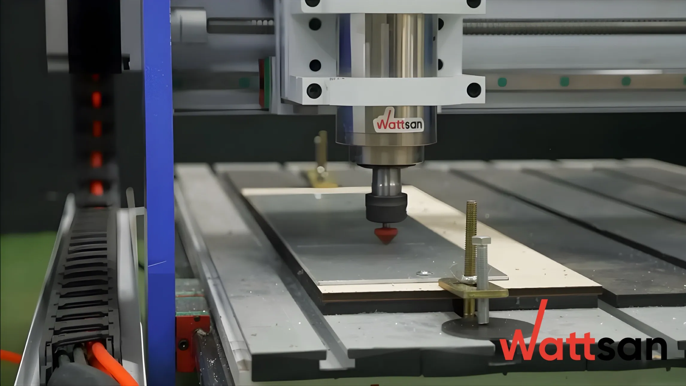 在车子颠簸中进了老师的身体 what is CNC router