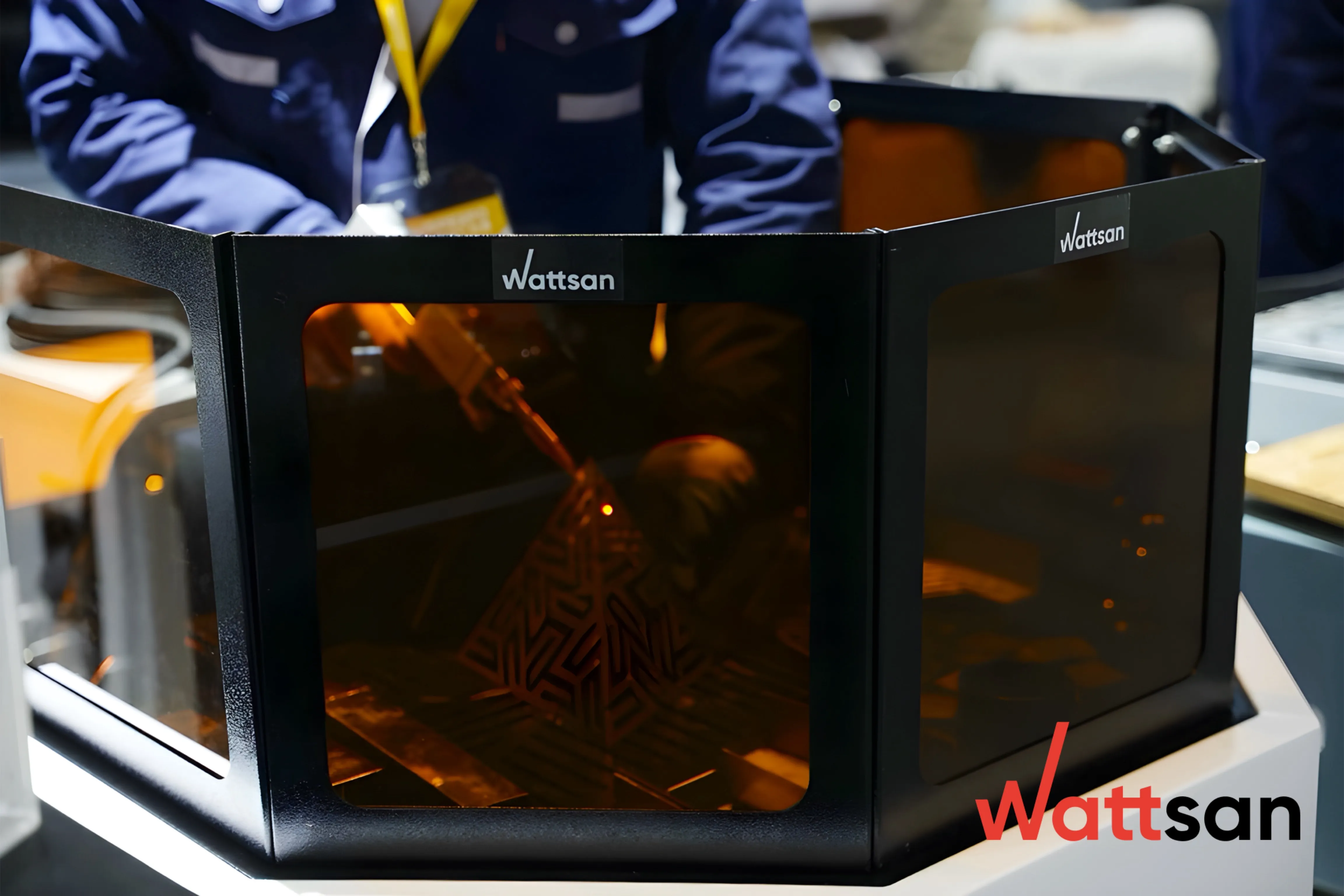 高冷男受用钢笔玩自己动漫 laser welding for jewelry