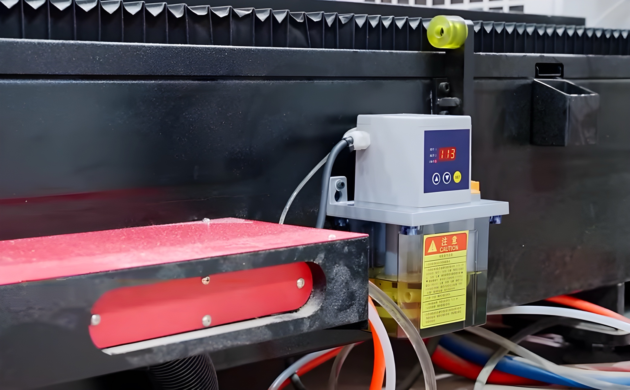 儿子的妻子6免费观看电视剧 1530A metal cutter