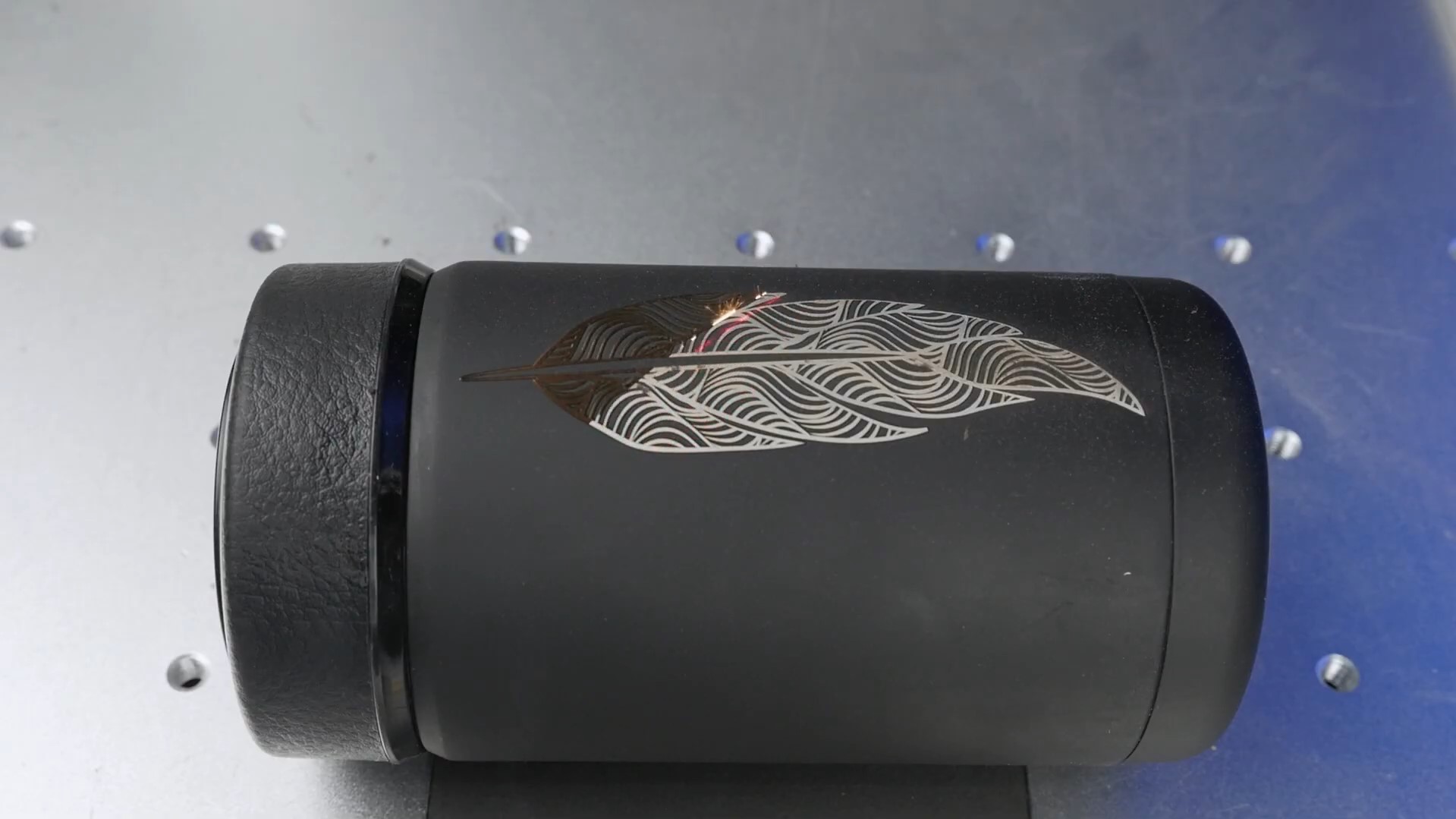engraving on thermo mag