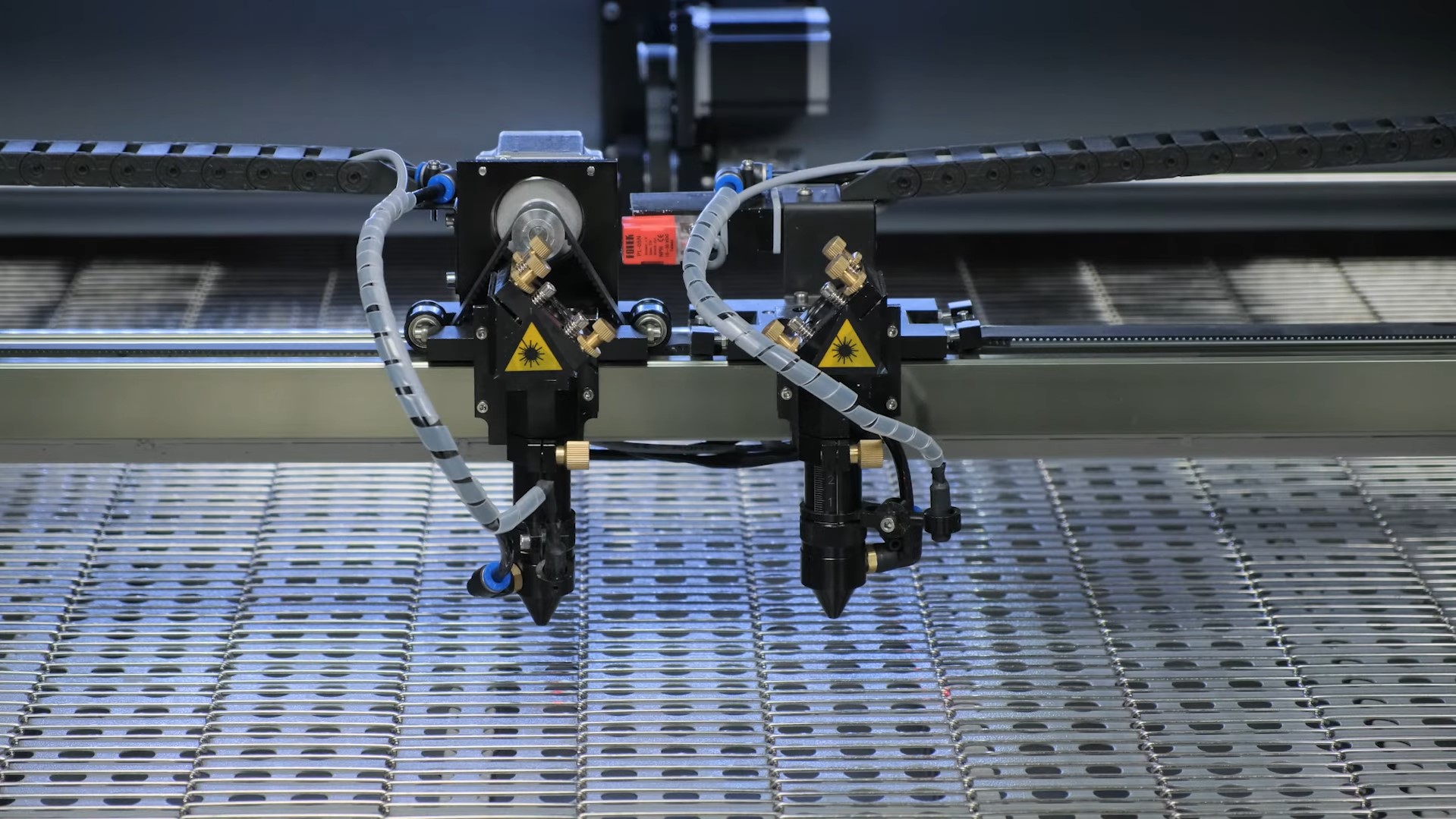 laser heads on cnc 久久热精品