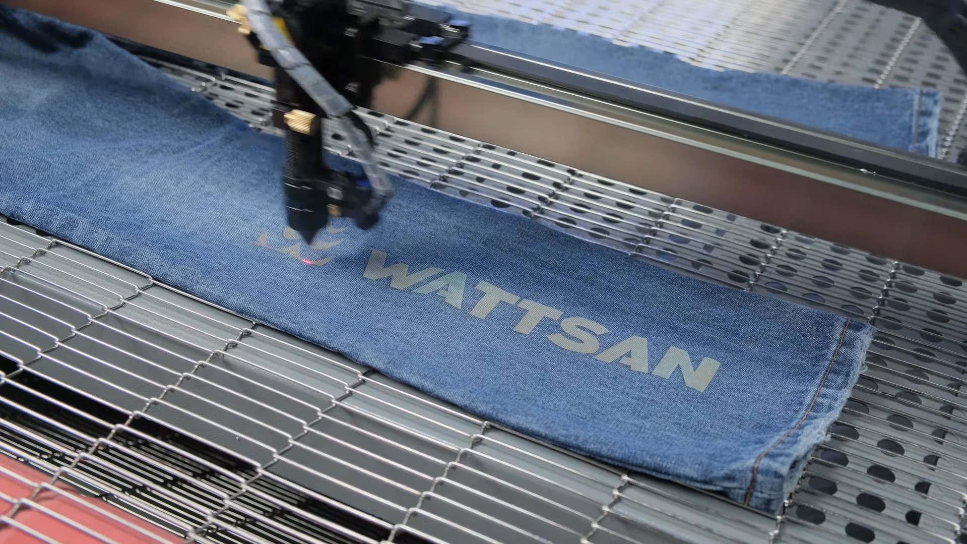 engraving jeans on cnc laser